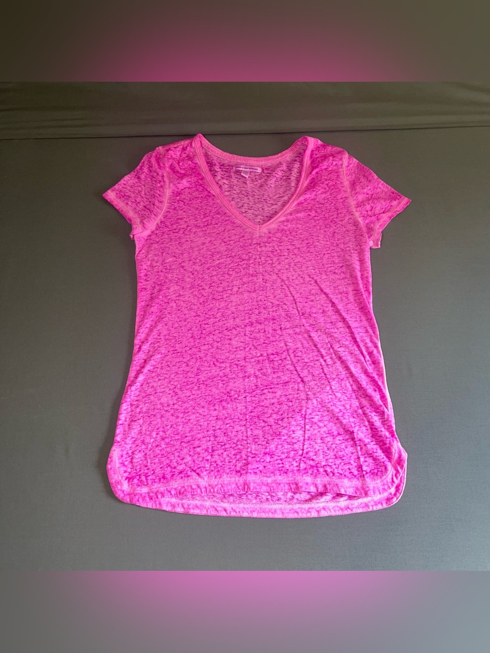 American Eagle Pink V Neck T-Shirt Women’s Size Large Preppy Casual Comfort